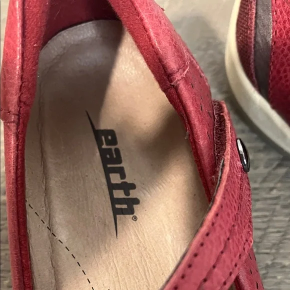 NWOT Earth Kara Newton Mary Jane Leather Flats Womens Garnet Size 7.5 - Picture 3 of 10
